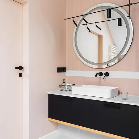 Dombeznazwy Βίλα