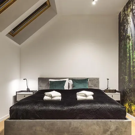 Dombeznazwy * Pluski