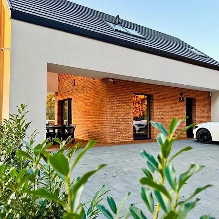 Βίλα Dombeznazwy *